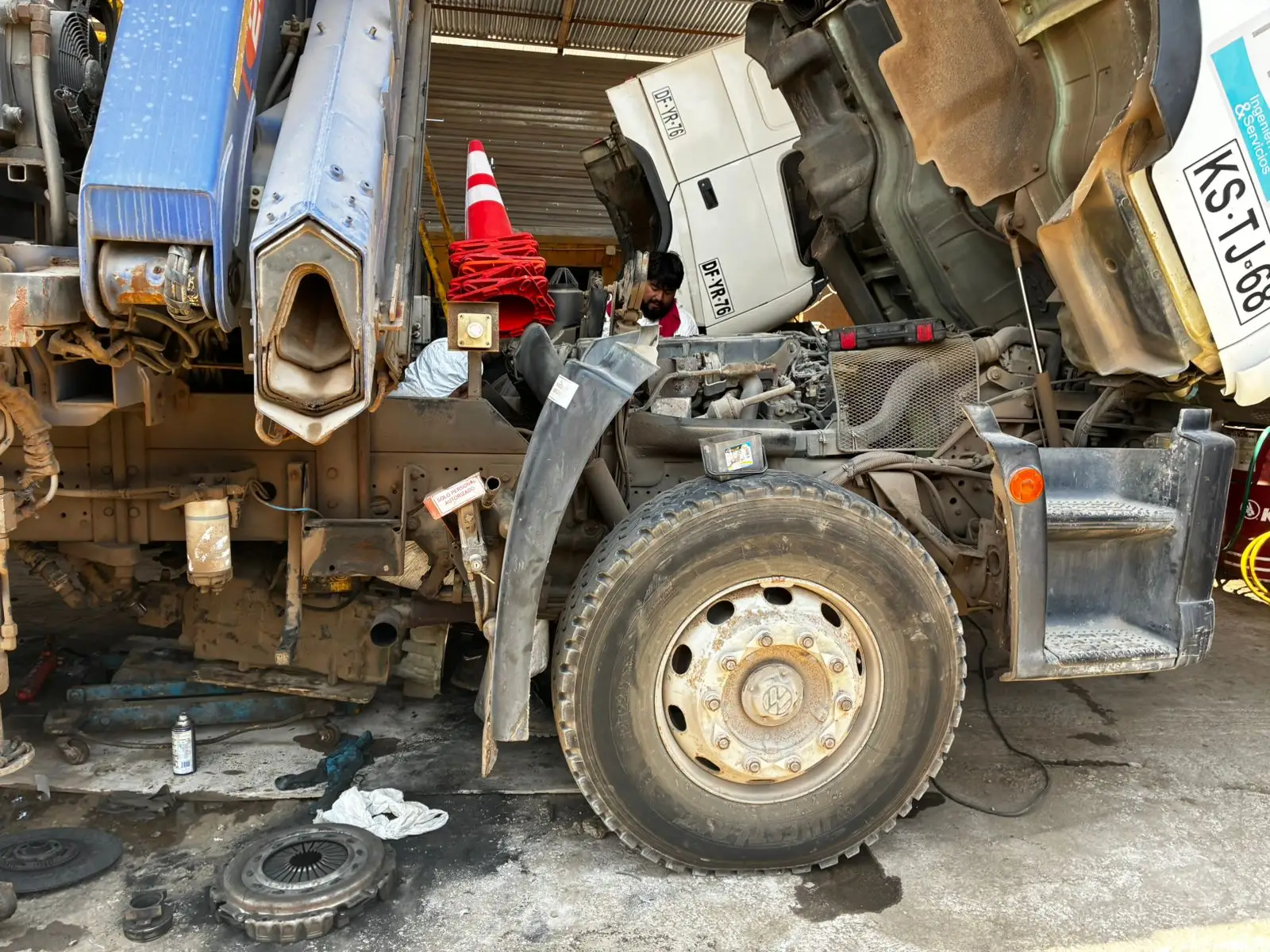 Trabajo de diagnóstico sobre camión pesado