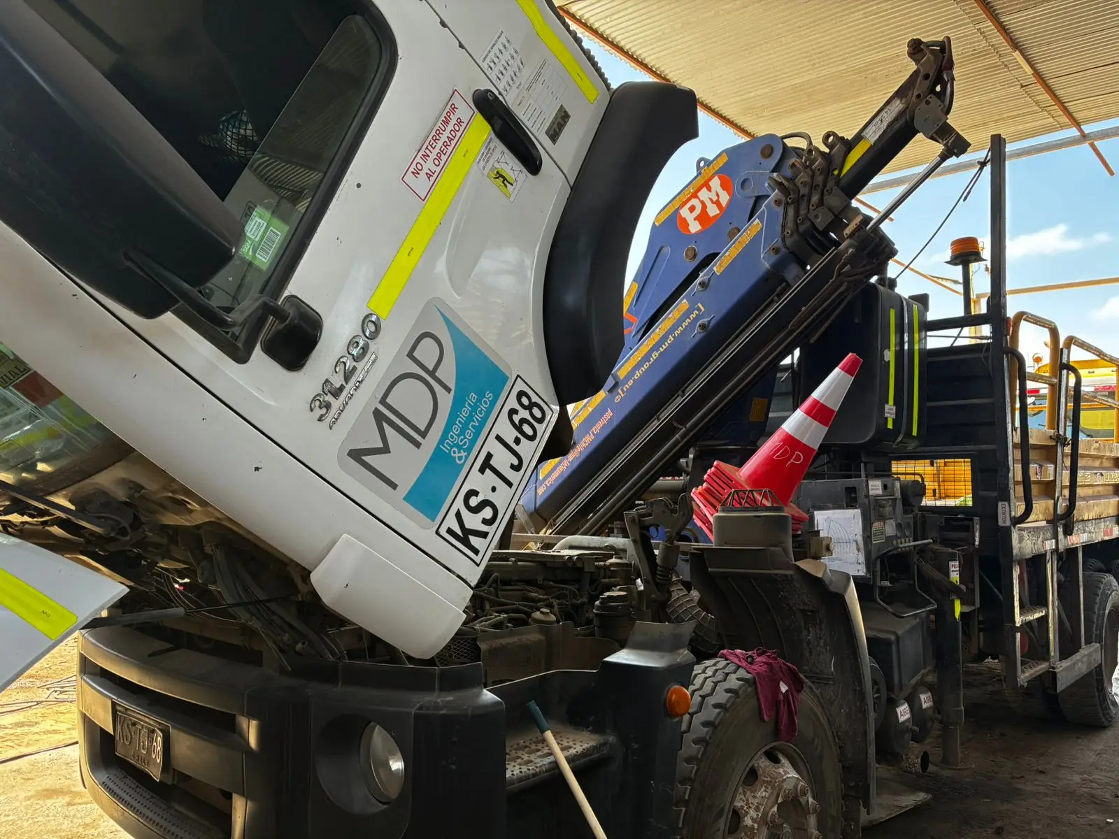 Detalle de sistema de transmisión en mantenimiento