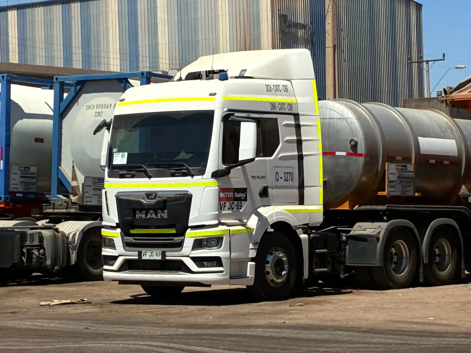 Detalle de componentes mecánicos y rodamientos