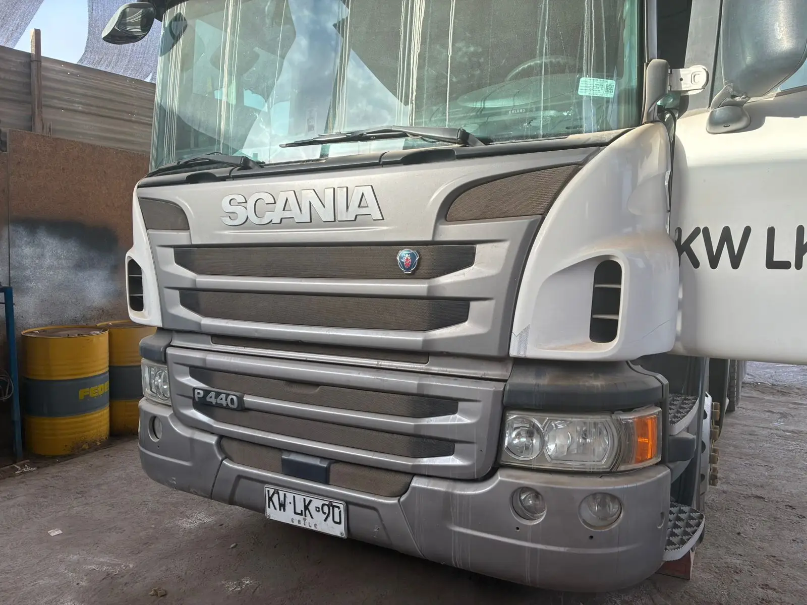 Equipo Power Diesel SPA trabajando en camión de carga